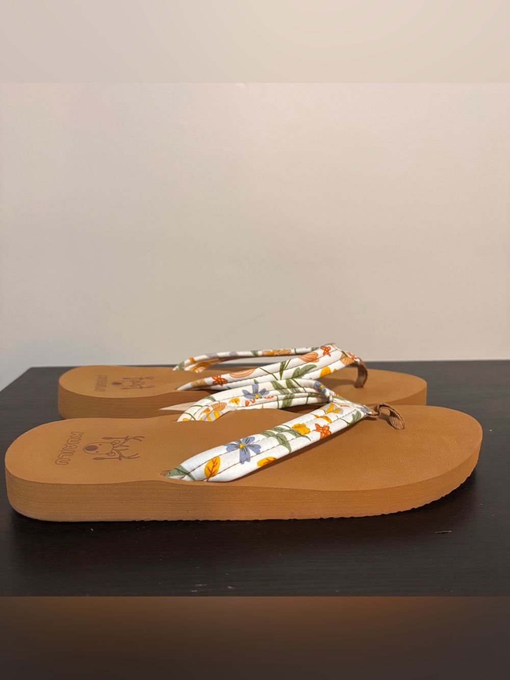 Womens Tan Flip-Flop Sandals with Floral Fabric Straps | Womens 10